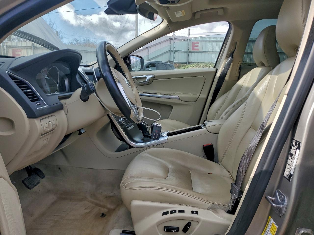 2015 Volvo Xc60 T6 Premier VIN: YV4902RK2F2737699 Lot: 93492635