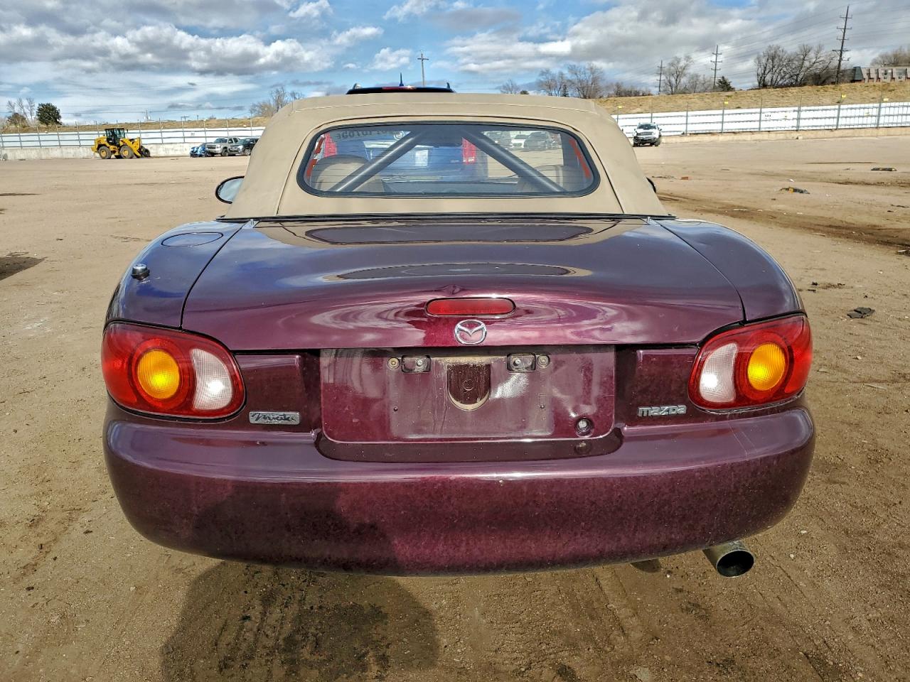 2000 Mazda Mx-5 Miata Base VIN: JM1NB3537Y0147643 Lot: 93718765