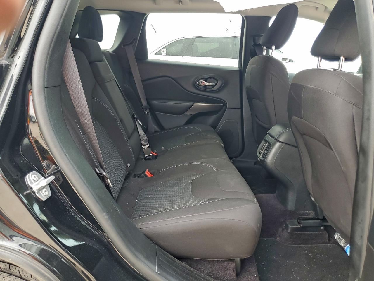 2019 Jeep Cherokee Latitude VIN: 1C4PJLCX0KD123086 Lot: 93245775