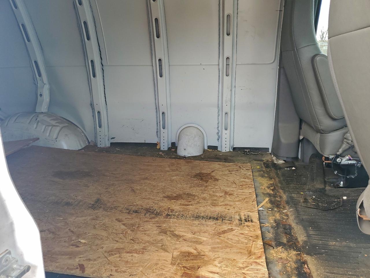 2018 Chevrolet Express G2500 VIN: 1GCWGAFG9J1162625 Lot: 93935275