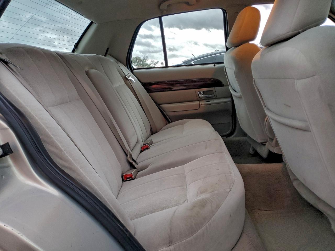 2007 Mercury Grand Marquis Gs VIN: 2MEFM74V37X611941 Lot: 94649195