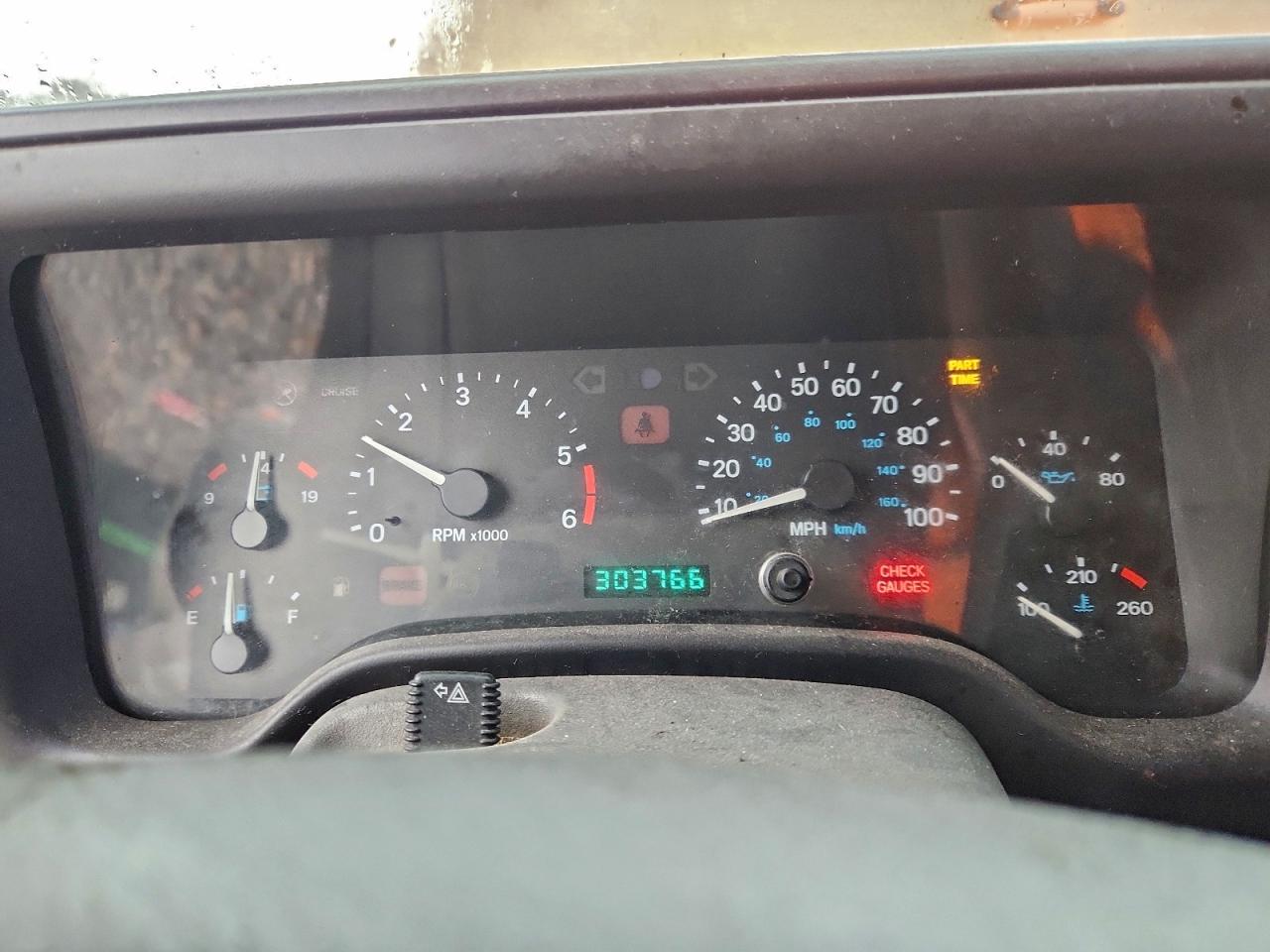 2000 Jeep Wrangler / Tj Sport VIN: 1J4FA49S3YP793570 Lot: 93520325