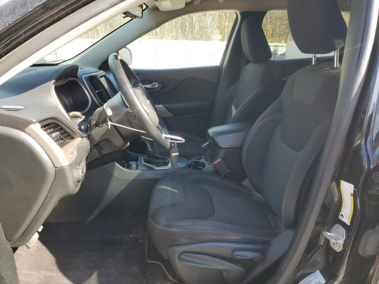 2017 Jeep Cherokee Latitude VIN: 1C4PJMCS5HW583741 Lot: 90630665