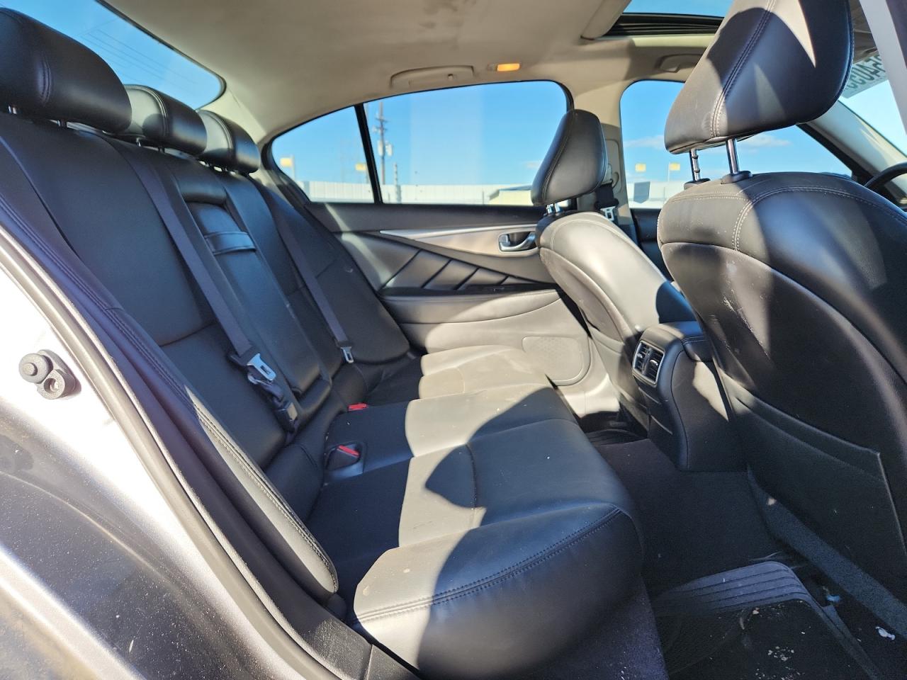 2015 Infiniti Q50 Base VIN: JN1BV7APXFM352702 Lot: 92854055