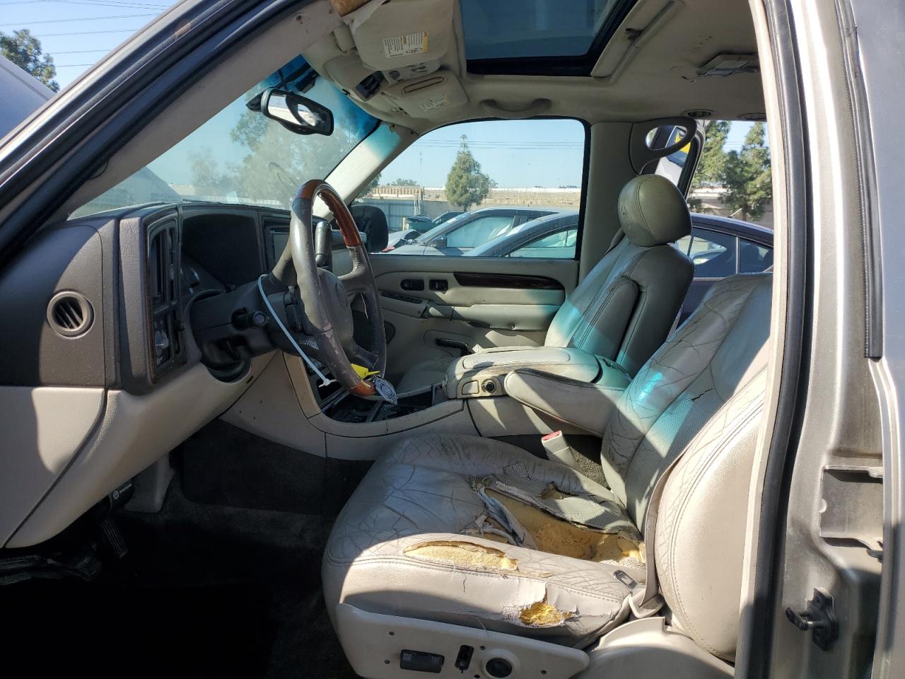 2002 Cadillac Escalade Luxury VIN: 1GYEK63NX2R243057 Lot: 85420345