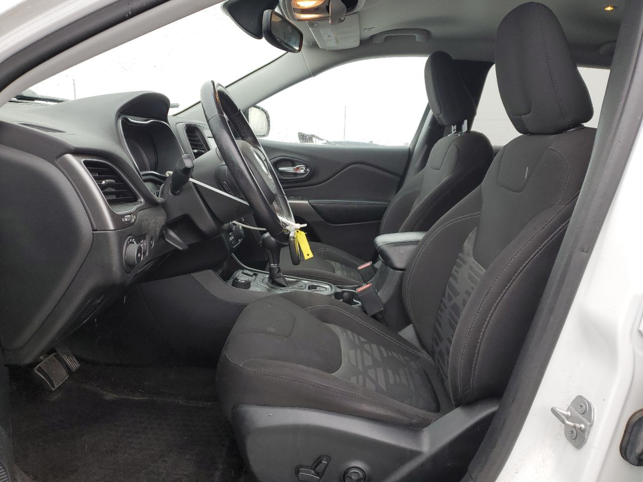 2019 Jeep Cherokee Latitude VIN: 1C4PJMCX5KD216434 Lot: 92617745