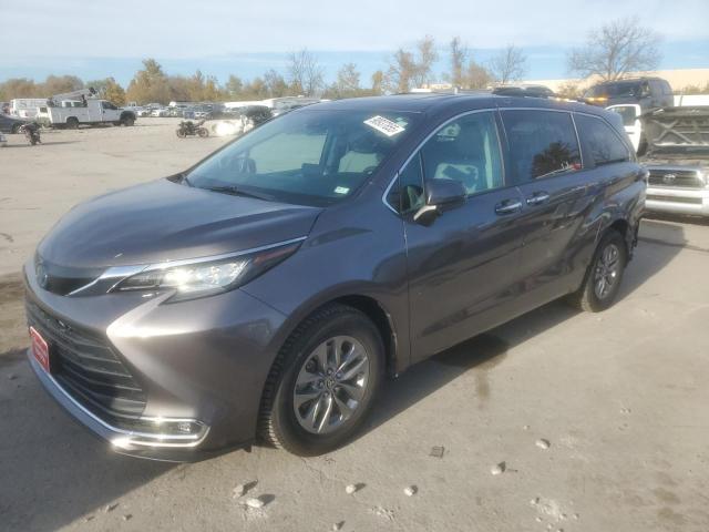TOYOTA SIENNA XLE 2022