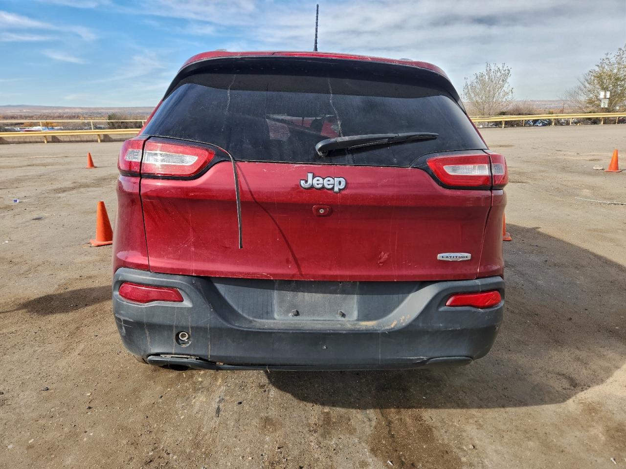 2015 Jeep Cherokee Latitude VIN: 1C4PJLCB3FW658170 Lot: 94261355