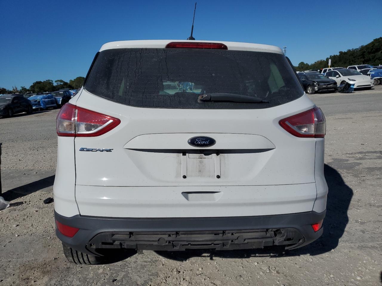 2015 Ford Escape S VIN: 1FMCU0F7XFUC37405 Lot: 92414095