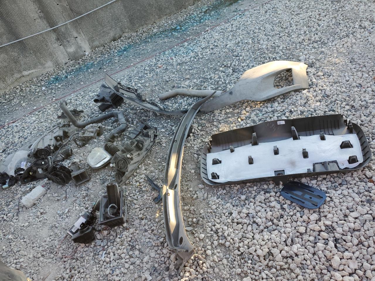 2019 Chevrolet Equinox Premier VIN: 3GNAXYEX2KL312385 Lot: 92918575