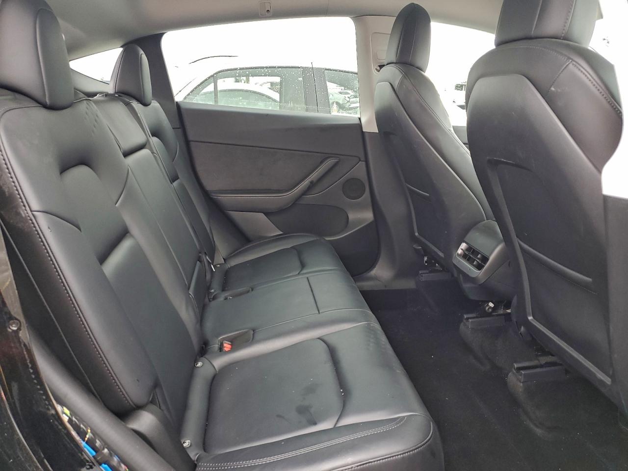 2022 Tesla Model Y VIN: 7SAYGDEEXNF411895 Lot: 92825395