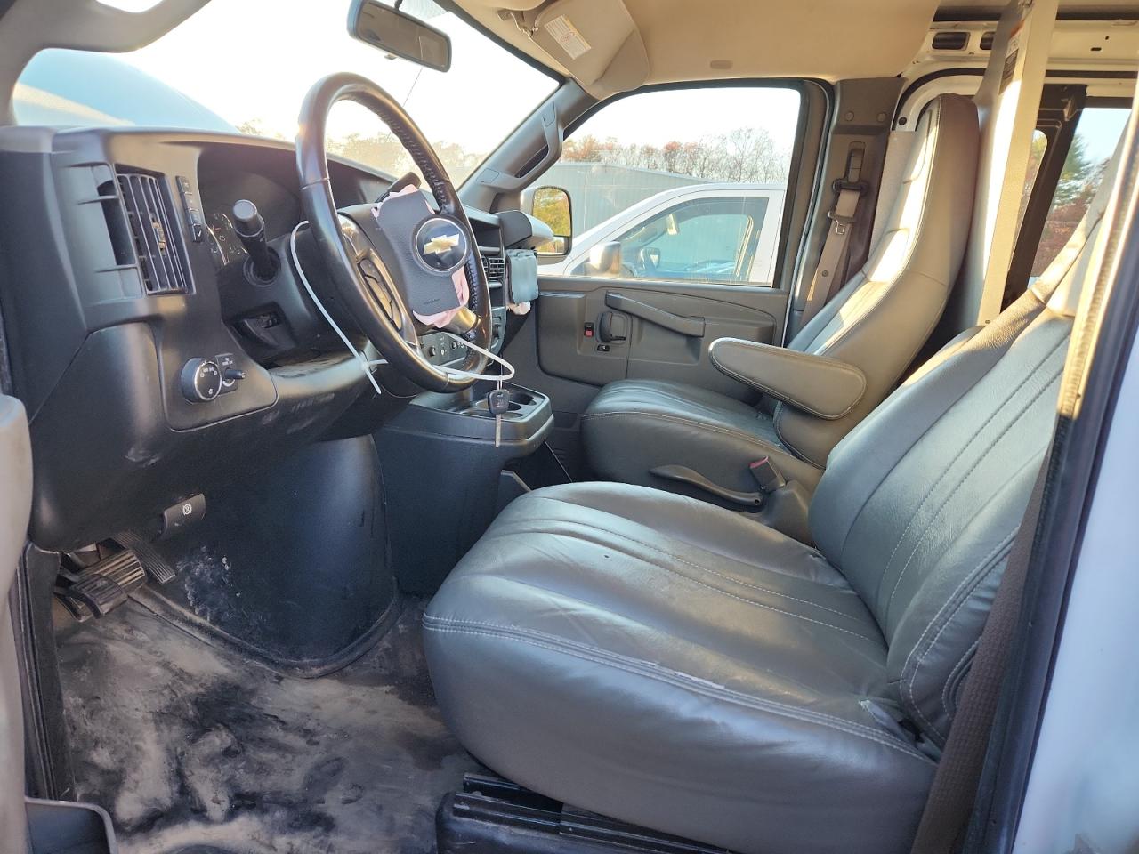 2018 Chevrolet Express G2500 VIN: 1GCWGAFP4J1341820 Lot: 93631855