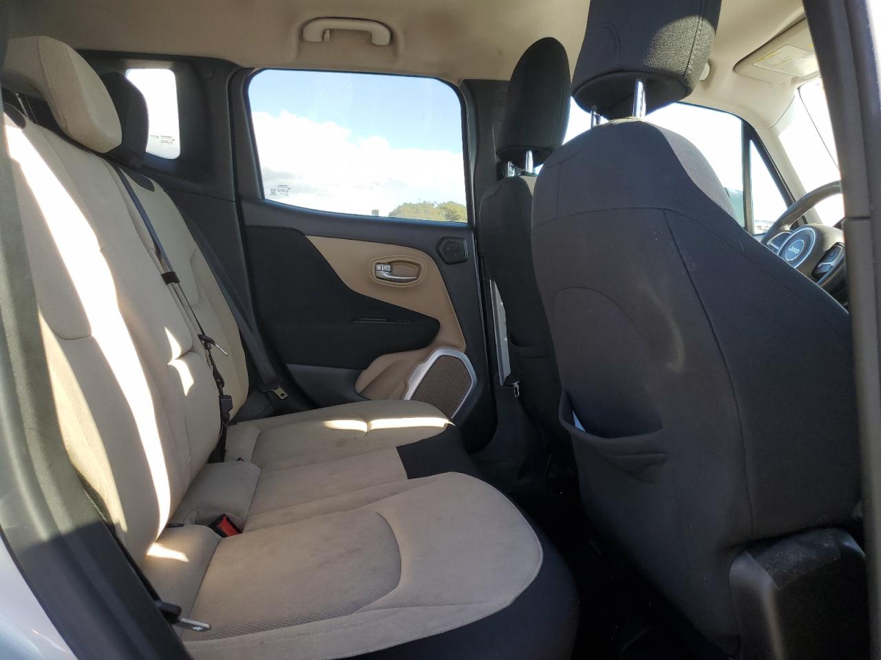 2015 Jeep Renegade Latitude VIN: ZACCJABT1FPB16737 Lot: 93383395