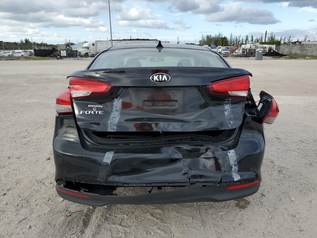 2017 Kia Forte Lx VIN: 3KPFK4A79HE074981 Lot: 82766205