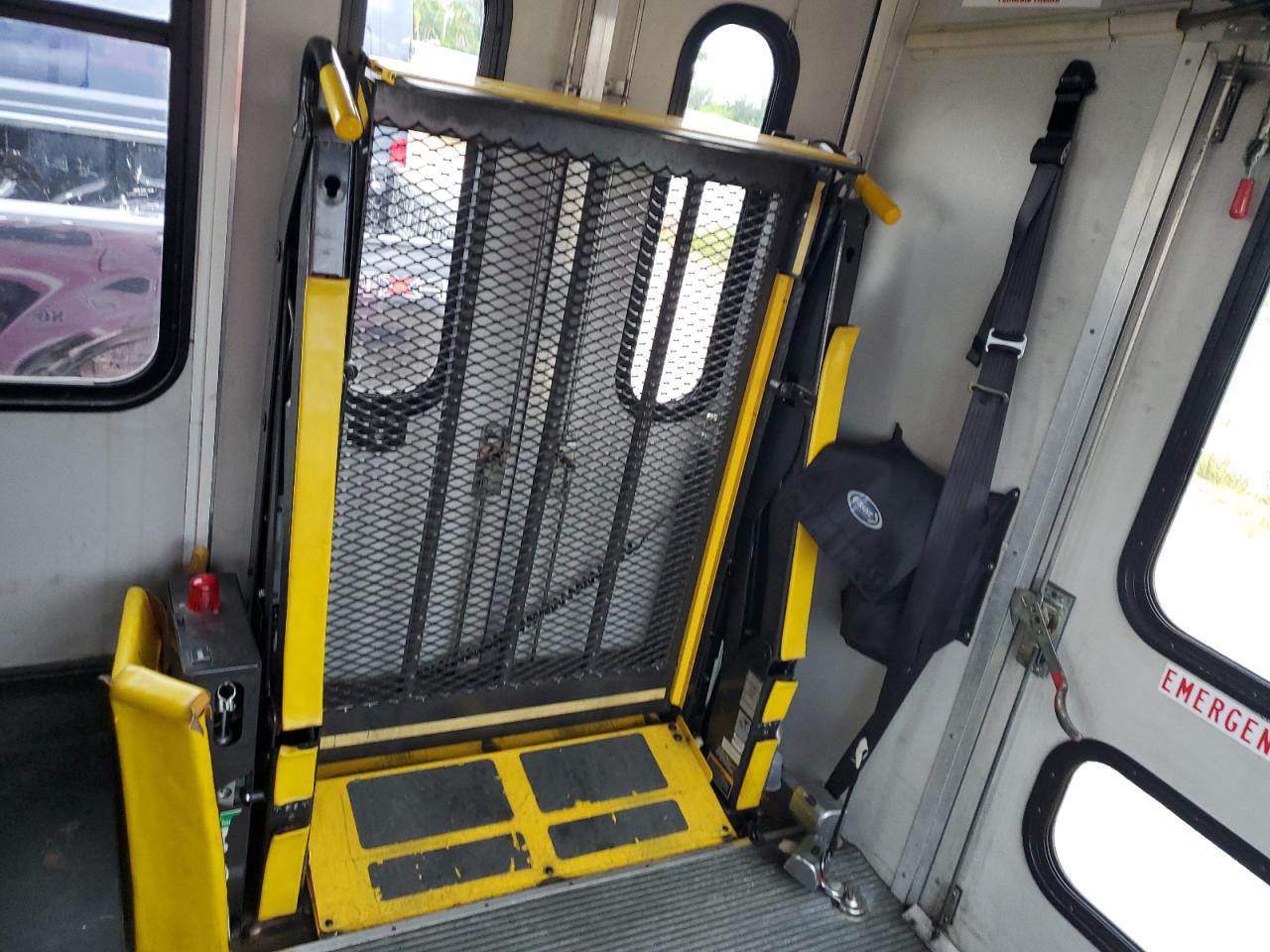 2011 Ford Econoline E450 Super Duty Cutaway Van VIN: 1FDFE4FS6BDA54504 Lot: 91670185