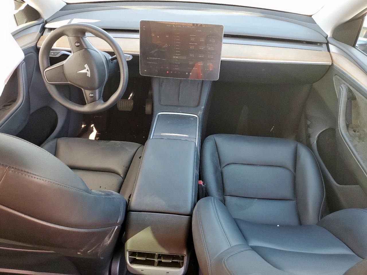 2024 Tesla Model Y VIN: 7SAYGDEE6RA239822 Lot: 92616955