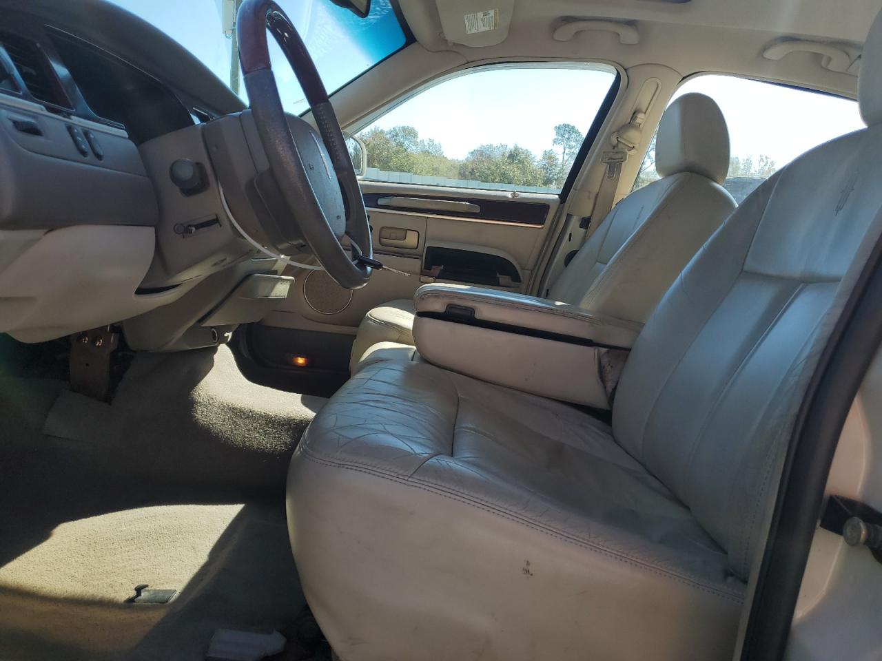 2005 Lincoln Town Car Signature Limited VIN: 1LNHM82WX5Y649087 Lot: 92838275