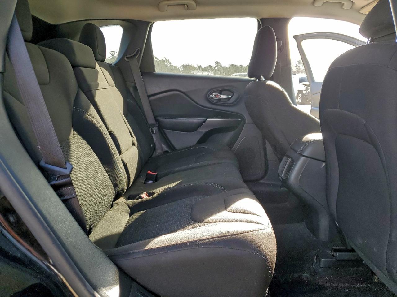 2019 Jeep Cherokee Latitude VIN: 1C4PJLCB4KD187281 Lot: 93967545