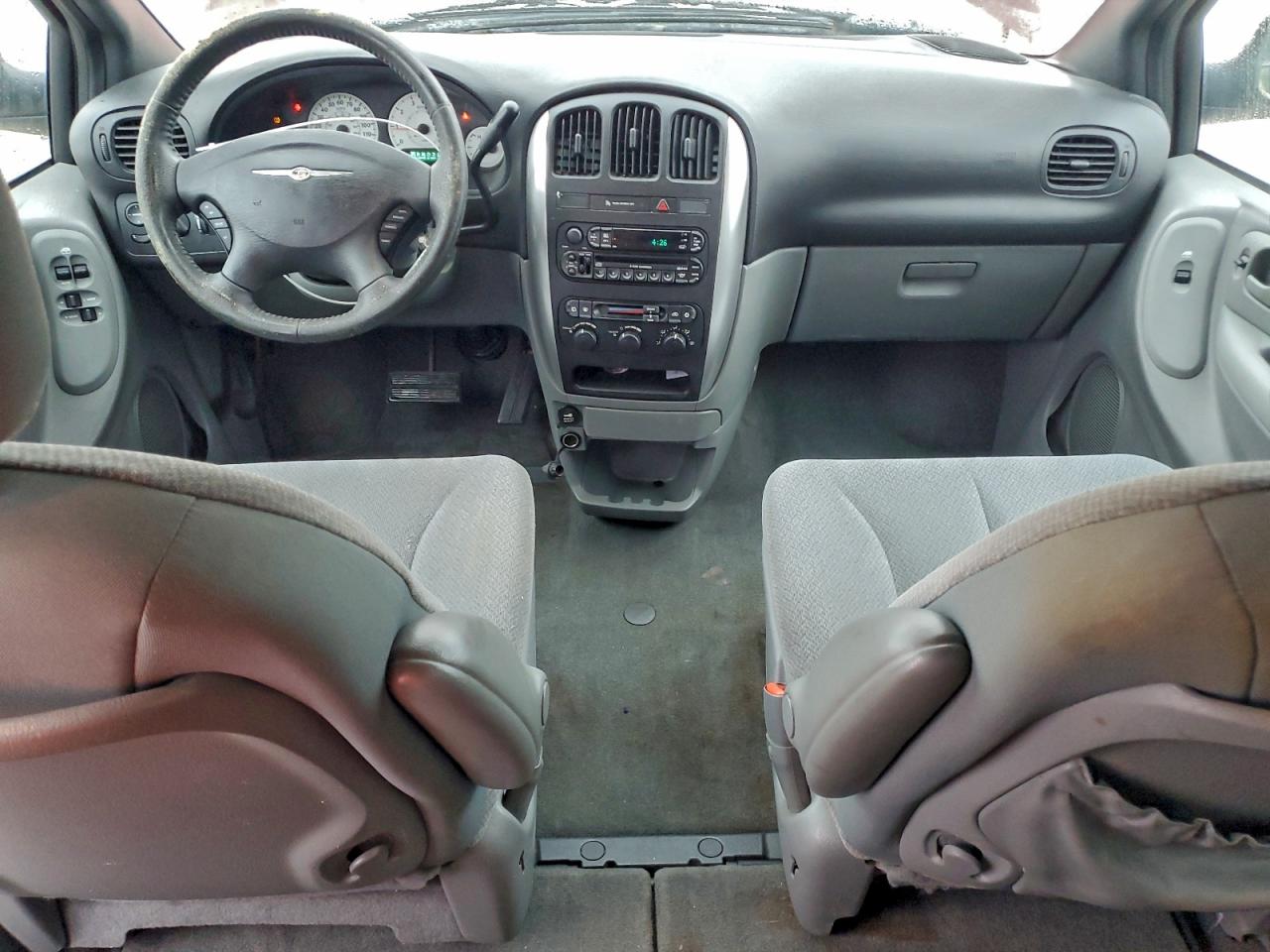 2005 Chrysler Town & Country Touring VIN: 2C4GP54L75R137316 Lot: 94653875