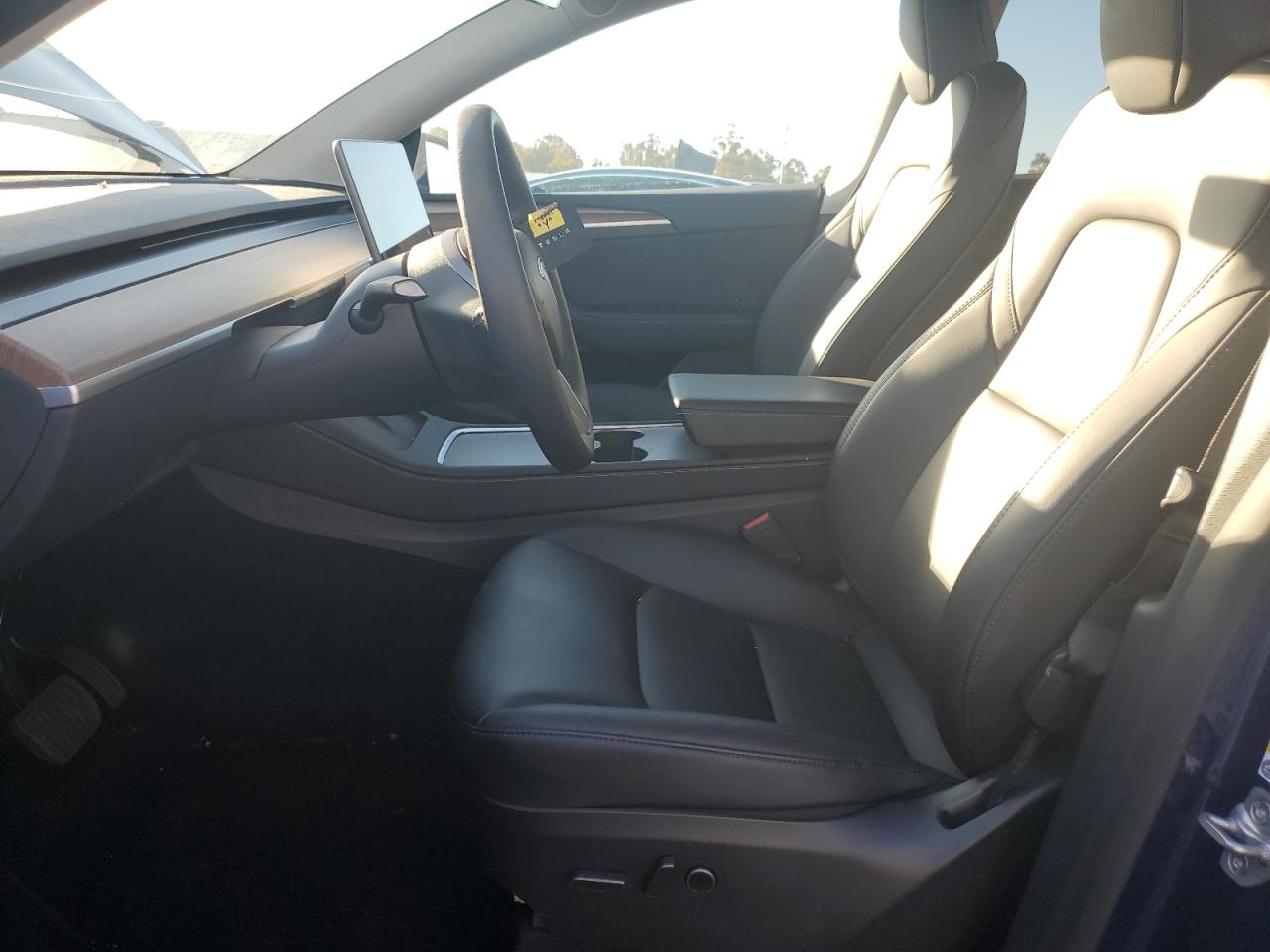 2025 Tesla Model Y VIN: 7SAYGDED3SF230687 Lot: 90876065