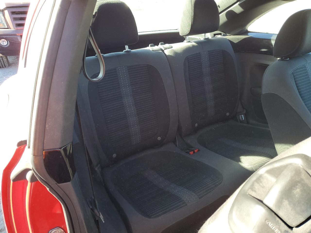 2015 Volkswagen Beetle R-Line VIN: 3VWVT7AT9FM630262 Lot: 92113345