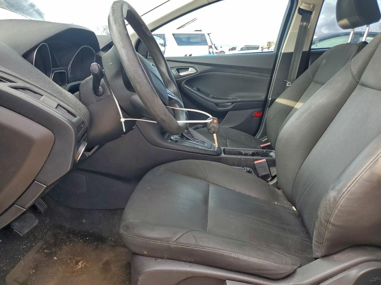 2015 Ford Focus Se VIN: 1FADP3K25FL281996 Lot: 94598465