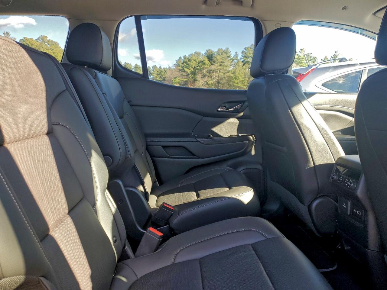 2022 GMC Acadia Slt VIN: 1GKKNULS1NZ147806 Lot: 93551995