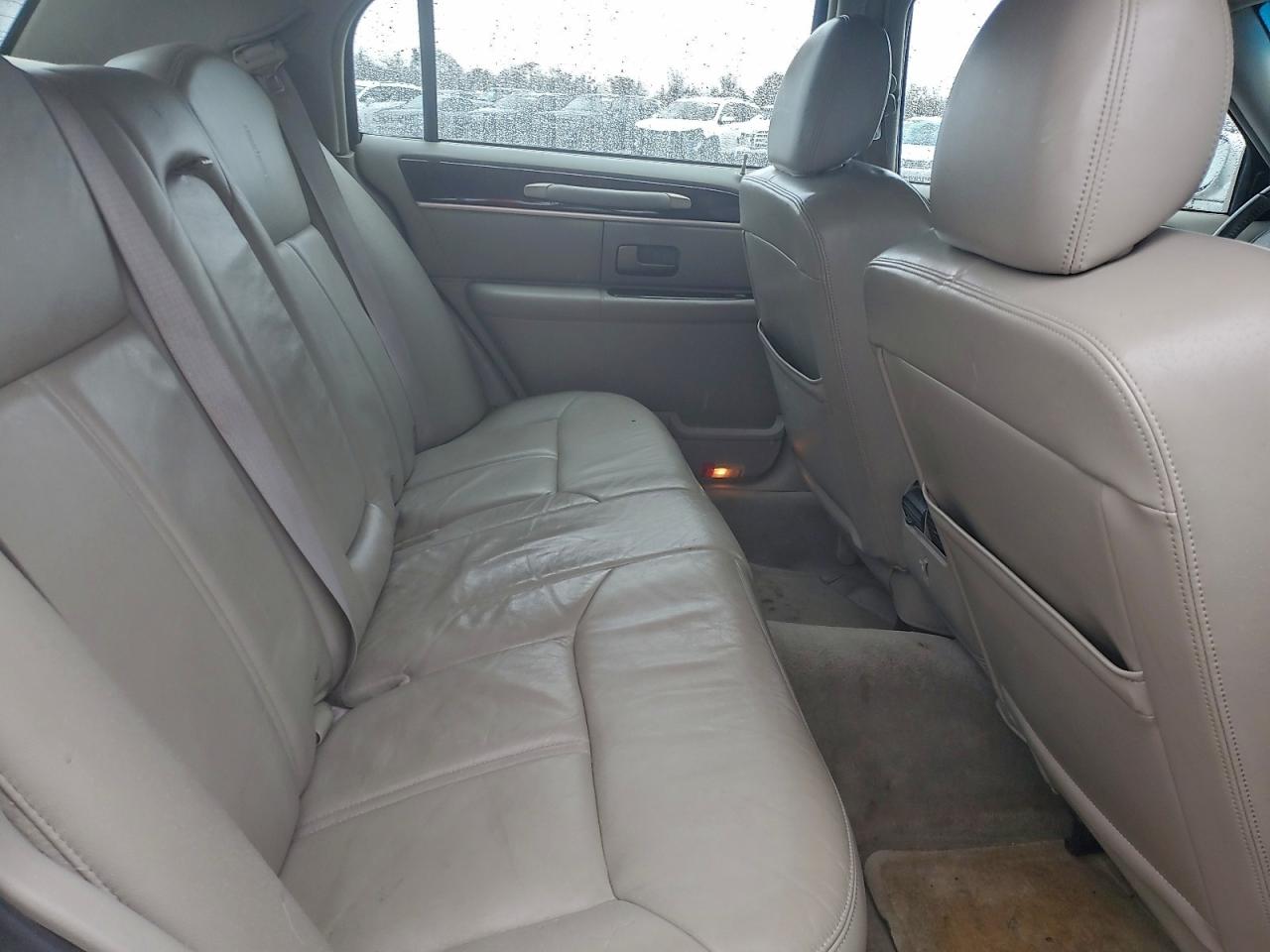 2009 Lincoln Town Car Signature Limited VIN: 2LNHM82V89X635802 Lot: 94143055