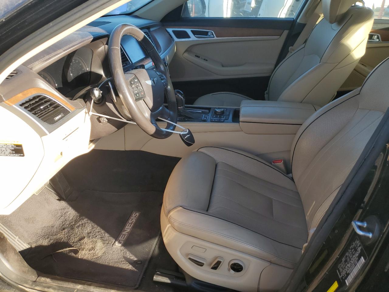 2016 Hyundai Genesis 3.8L VIN: KMHGN4JE2GU134153 Lot: 92257315