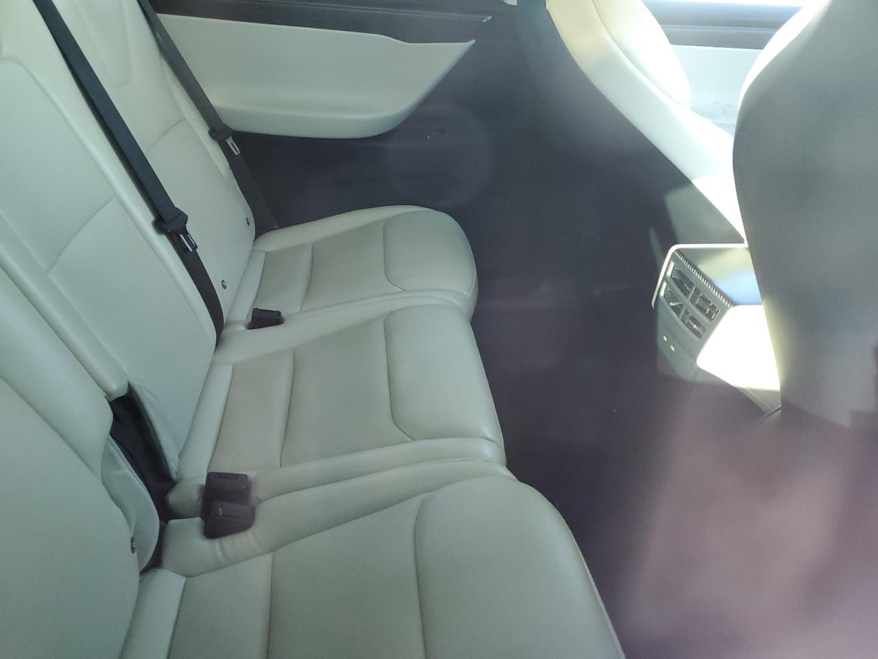 2018 Tesla Model X VIN: 5YJXCAE27JF124615 Lot: 90008425