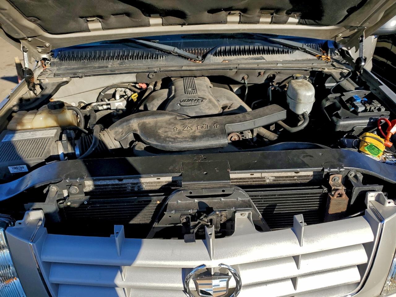 2004 Cadillac Escalade Luxury VIN: 1GYEK63N74R315335 Lot: 93895335