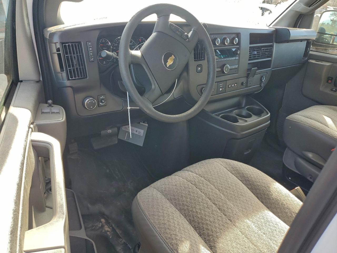 2025 Chevrolet Express G2500 VIN: 1GCWGAF74S1106948 Lot: 94179565