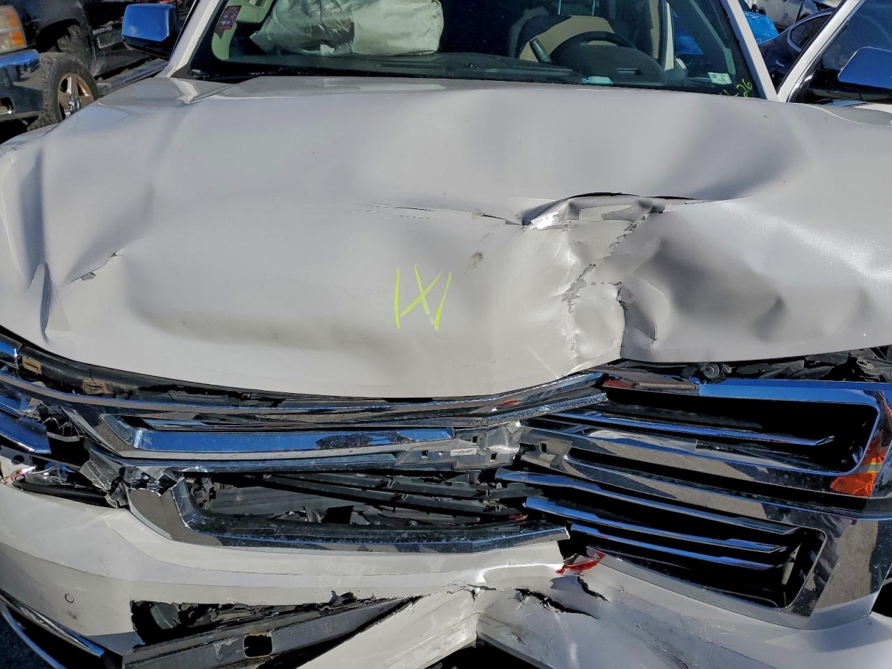 2018 Chevrolet Suburban K1500 Premier VIN: 1GNSKJKC4JR135843 Lot: 94565775