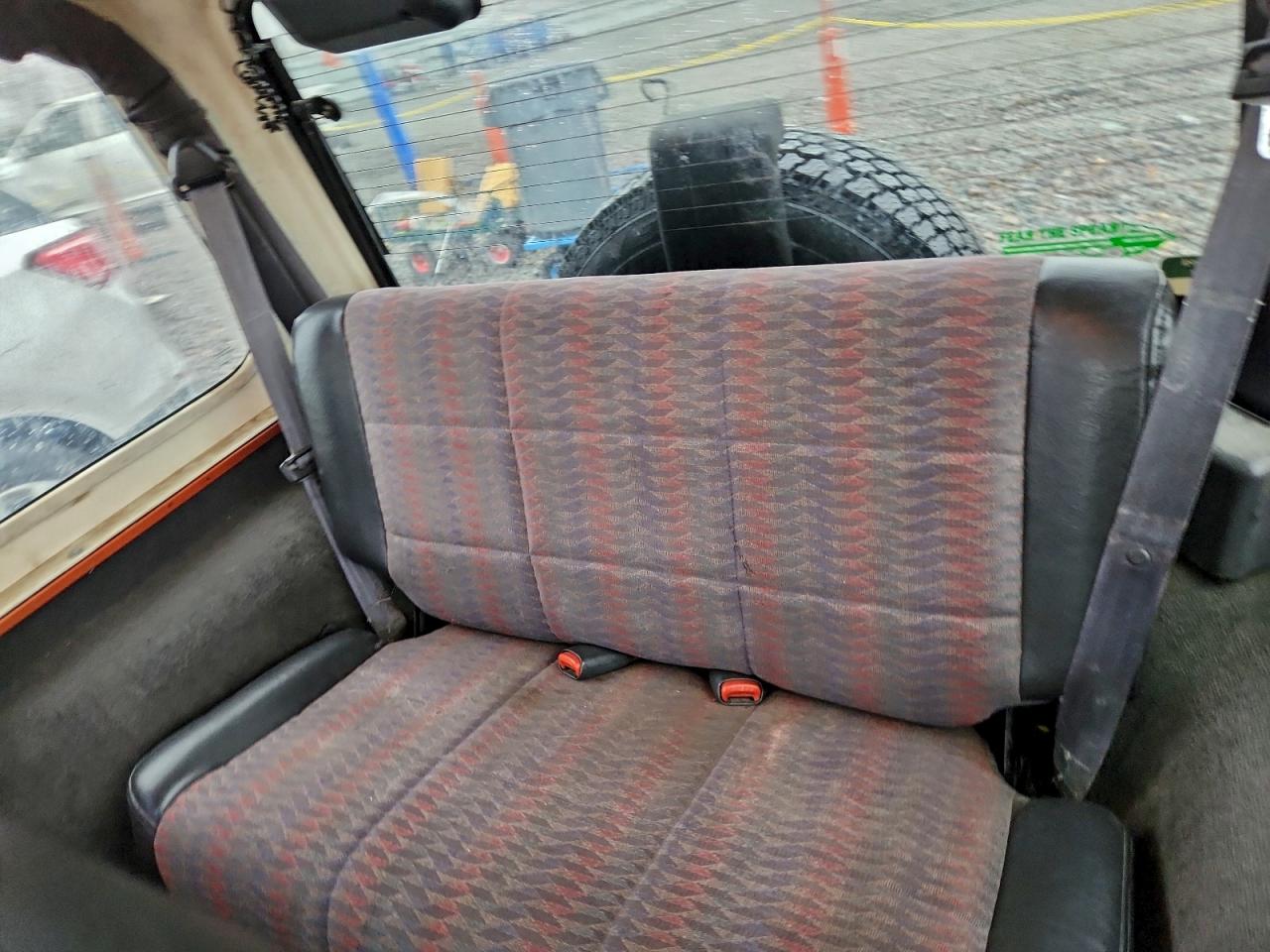 2000 Jeep Wrangler / Tj Sport VIN: 1J4FA49S3YP793570 Lot: 93520325