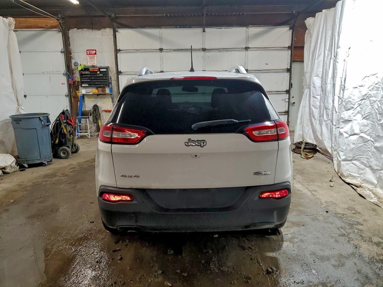 2016 Jeep Cherokee Latitude VIN: 1C4PJMCBXGW225971 Lot: 91849005