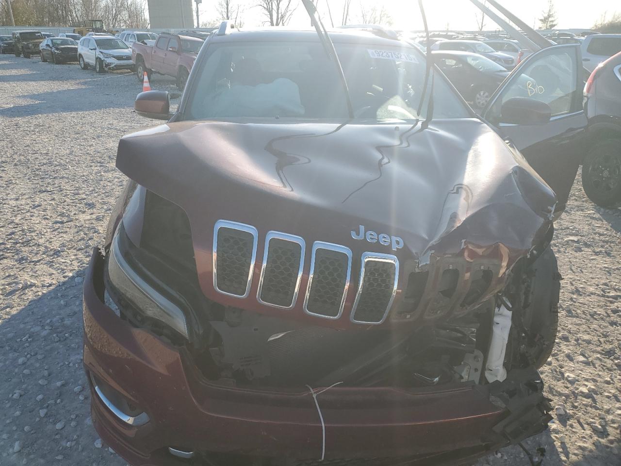 2019 Jeep Cherokee Overland VIN: 1C4PJMJX1KD249711 Lot: 92375215