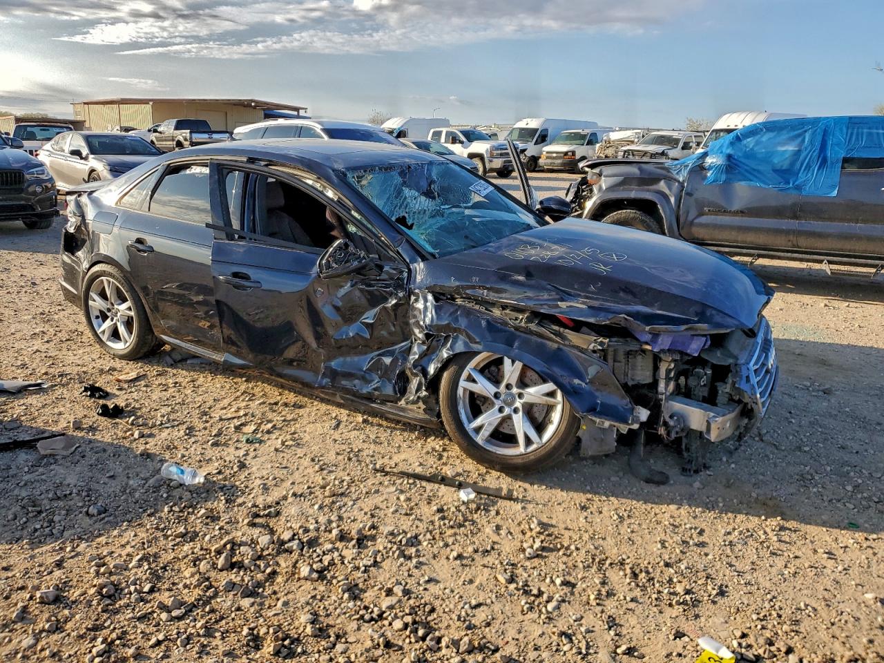 Фото: WAUKMAF43JA228211