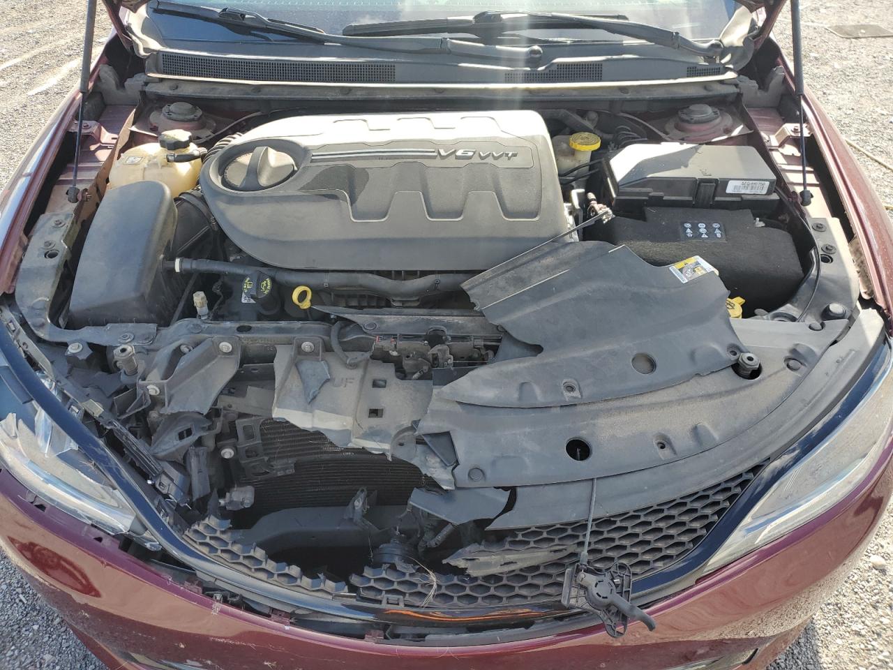 2015 Chrysler 200 S VIN: 1C3CCCDG2FN530581 Lot: 92598865