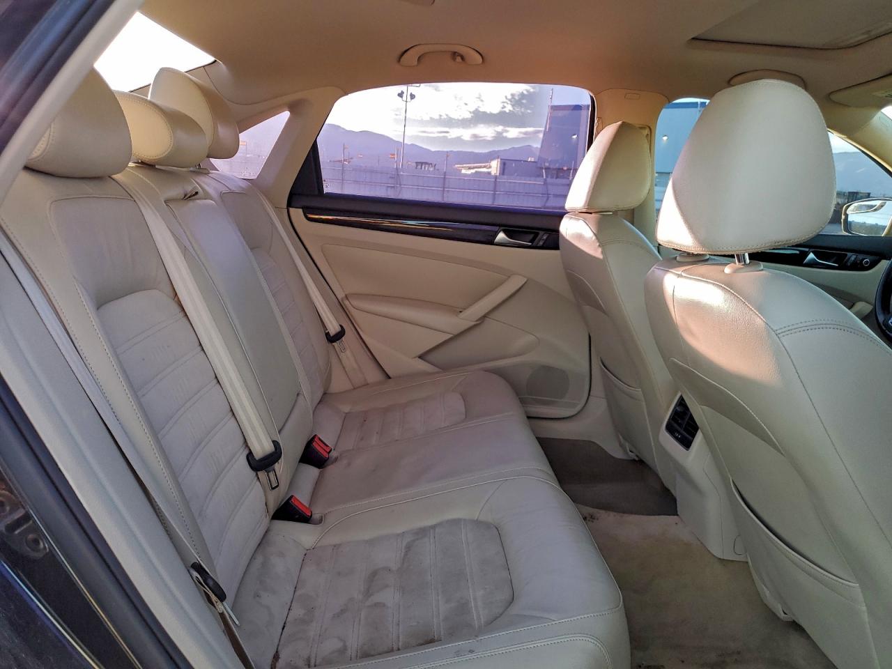 2014 Volkswagen Passat Sel VIN: 1VWCN7A31EC046701 Lot: 94412525