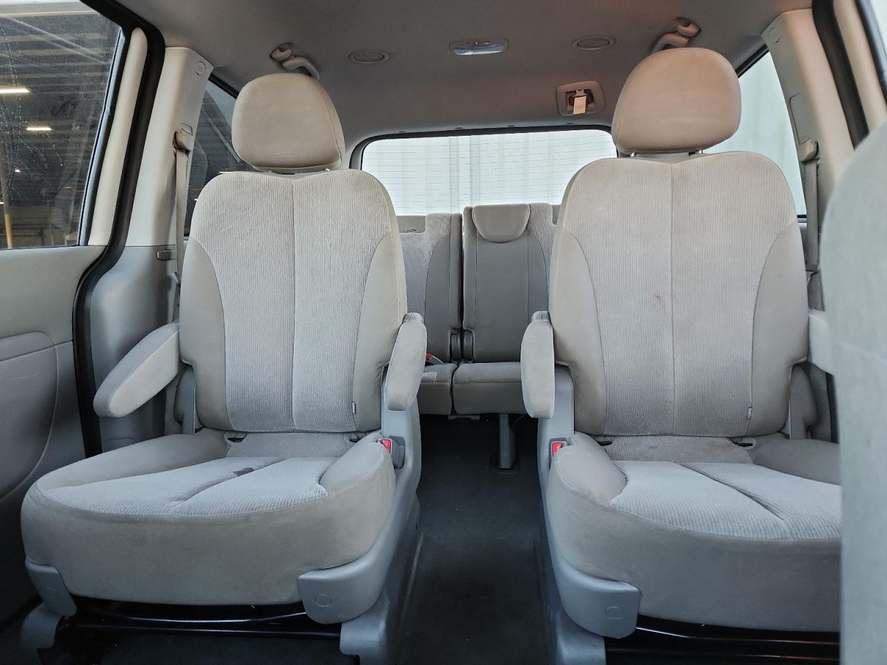 2012 Kia Sedona Lx VIN: KNDMG4C70C6504806 Lot: 93702445