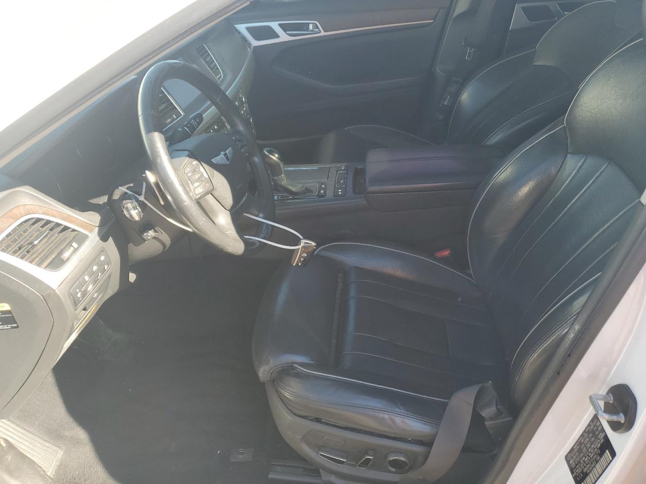 2015 Hyundai Genesis 5.0L VIN: KMHGN4JF1FU091772 Lot: 93089275