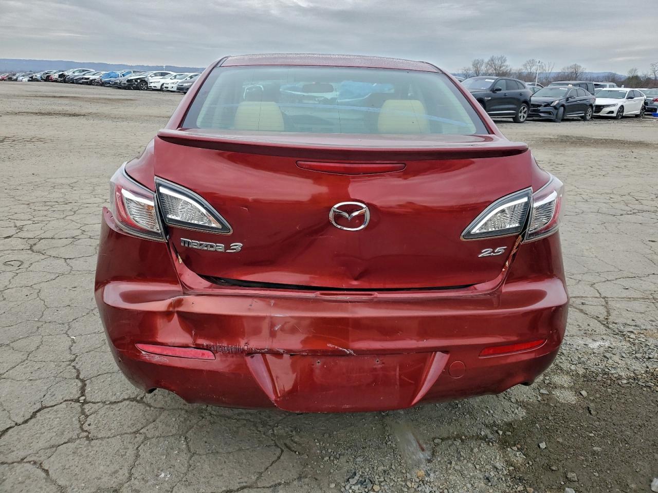 2011 Mazda 3 S VIN: JM1BL1U61B1390754 Lot: 94260285