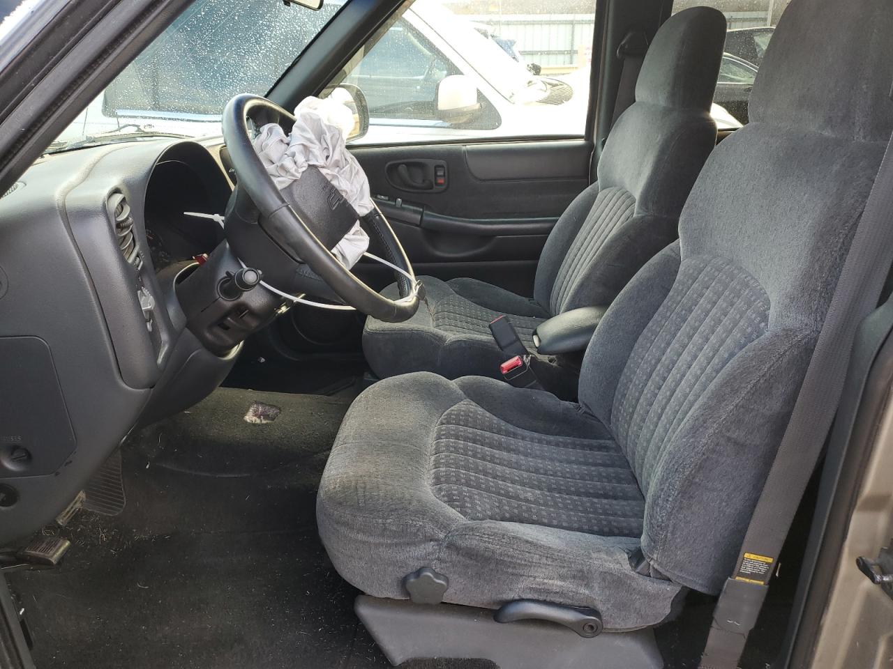 1999 Chevrolet Blazer VIN: 1GNDT13WXXK235221 Lot: 92367885