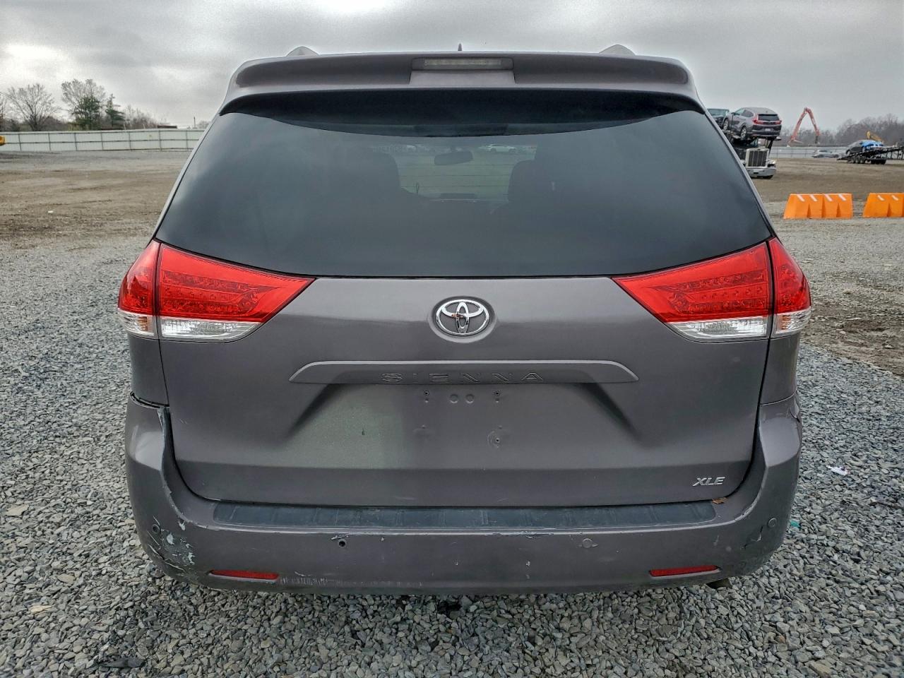 2011 Toyota Sienna Xle VIN: 5TDYK3DC9BS018791 Lot: 93913505