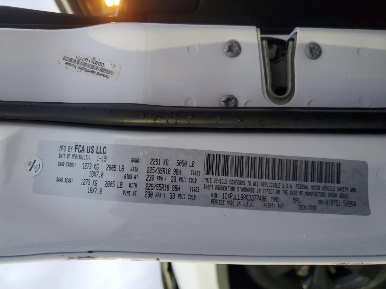 2019 Jeep Cherokee Latitude Plus VIN: 1C4PJLLB8KD377486 Lot: 93559035