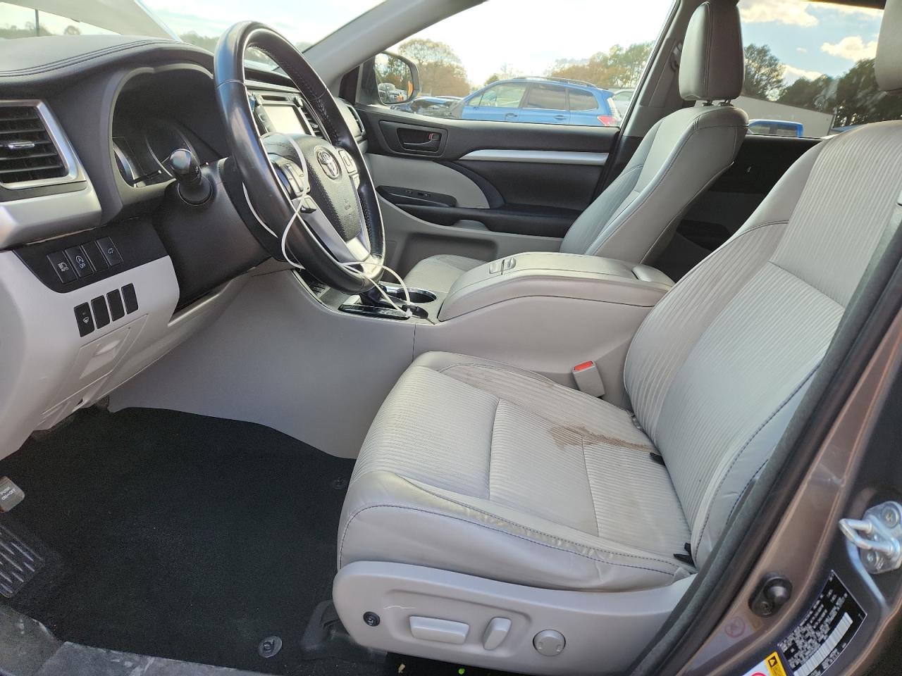 2017 Toyota Highlander Le VIN: 5TDBZRFH4HS468564 Lot: 93182705