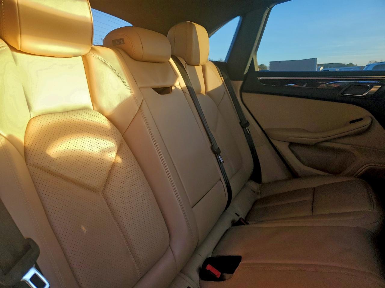 2018 Porsche Macan S VIN: WP1AB2A53JLB39588 Lot: 93965635