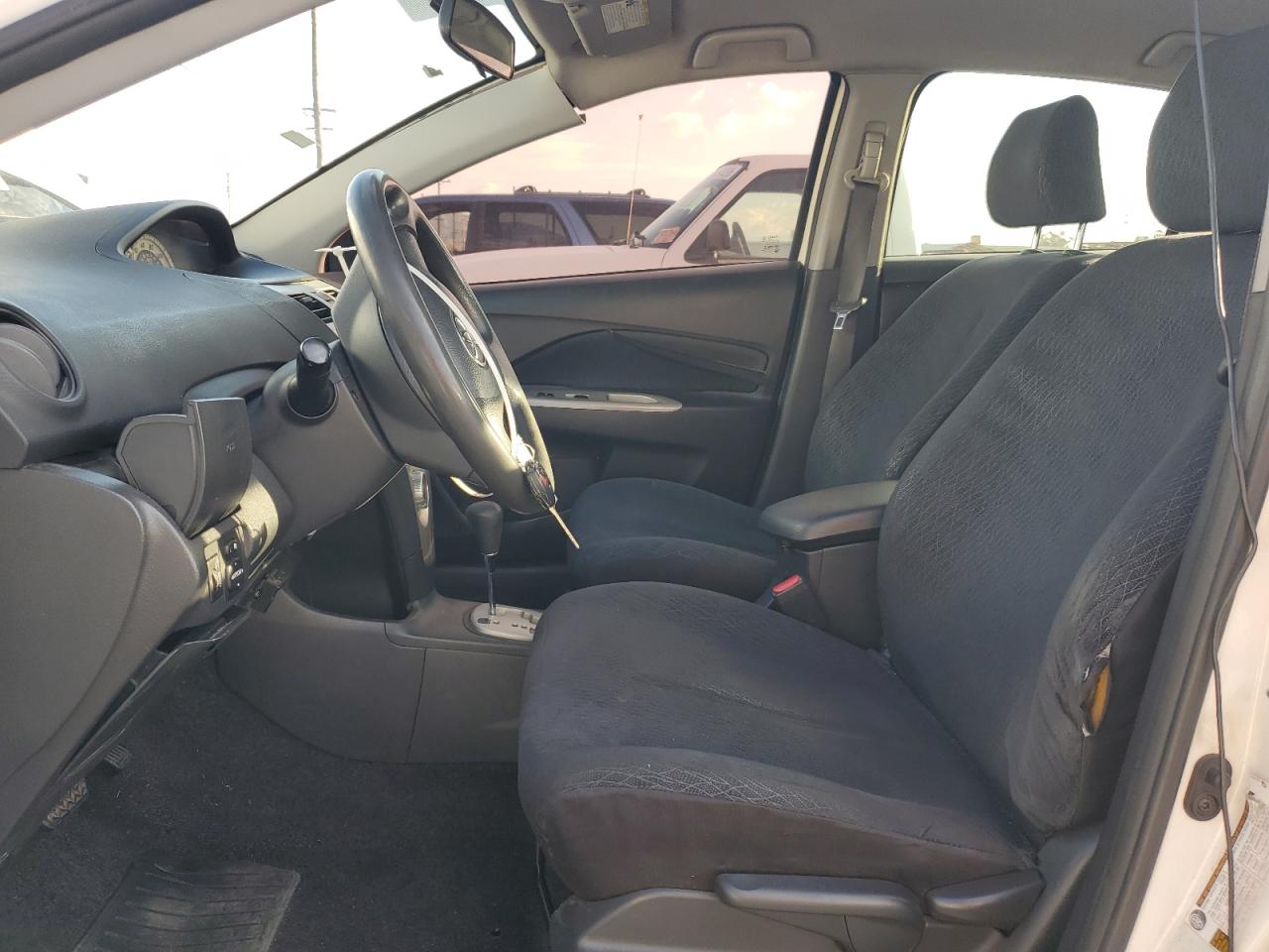 2008 Toyota Yaris VIN: JTDBT923481223997 Lot: 93155415