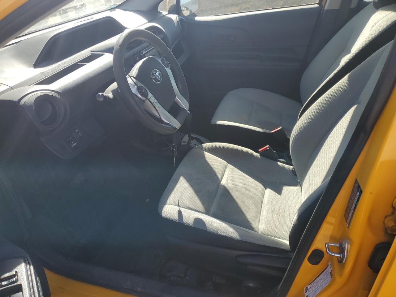 2015 Toyota Prius C VIN: JTDKDTB33F1088342 Lot: 90889385