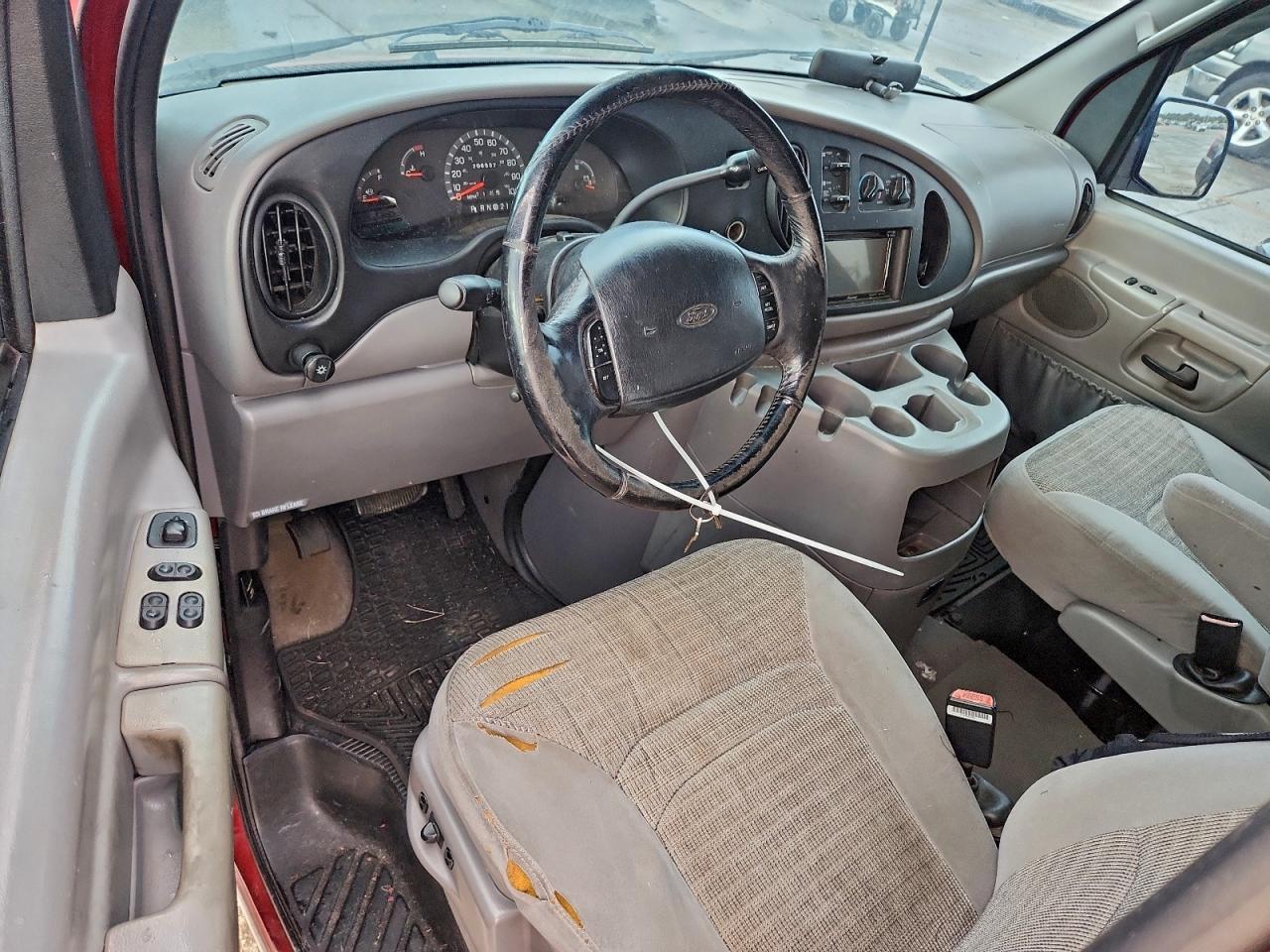 2001 Ford Econoline E150 Wagon VIN: 1FMRE11L11HA88577 Lot: 93730755